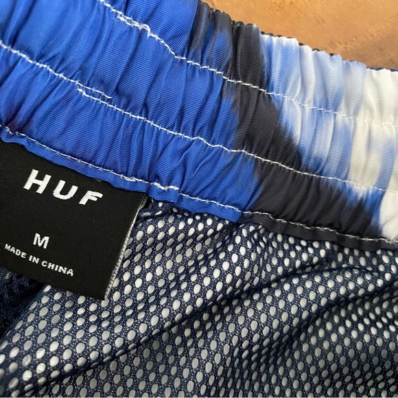 HUF Men’s Tie-Dye Blue White Tech Shorts Swimming M - Picture 4 of 6
